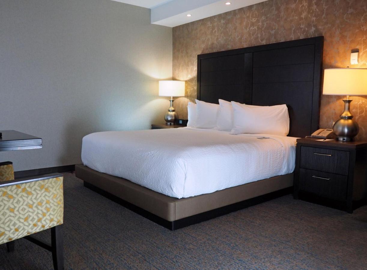 Deluxe King Room at Kahler Grand Hotel