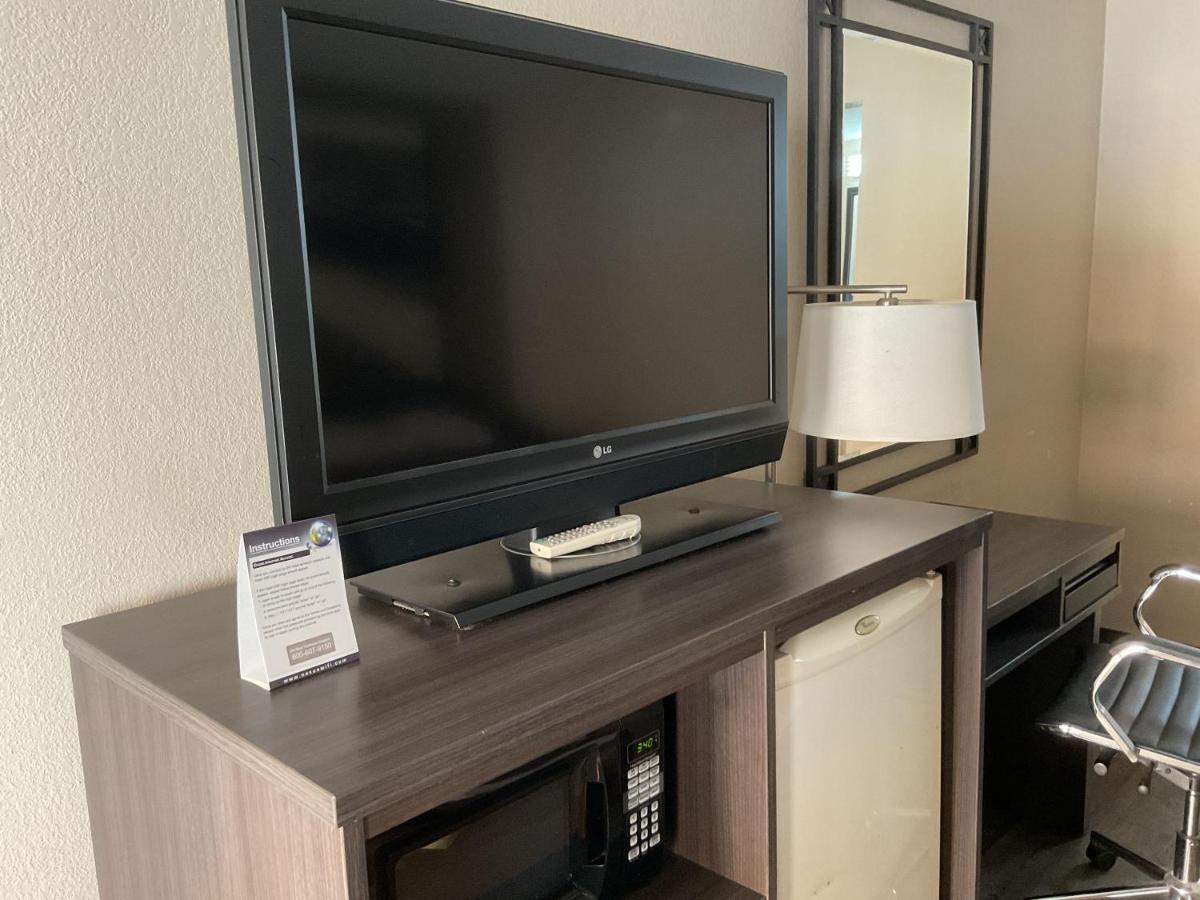 King Room at Super 8 by Wyndham Chattanooga/East Ridge