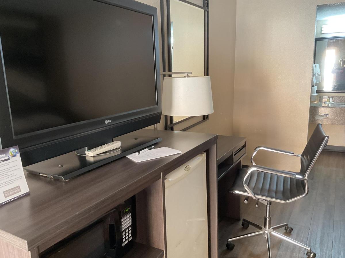 King Room at Super 8 by Wyndham Chattanooga/East Ridge
