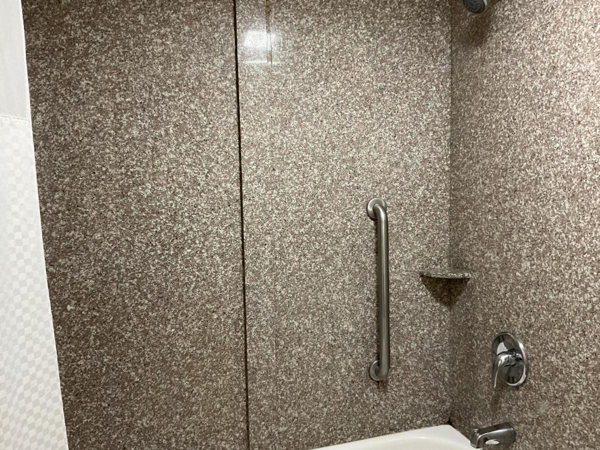 King Room at Super 8 by Wyndham Chattanooga/East Ridge