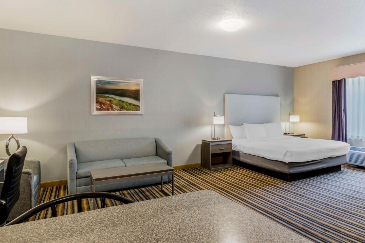King Suite - Non-Smoking at Best Western Plus New England Inn & Suites