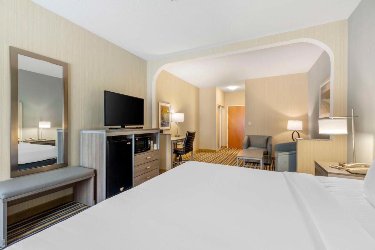 King Suite with Sofa Bed - Non-Smoking at Best Western Plus New England Inn & Suites