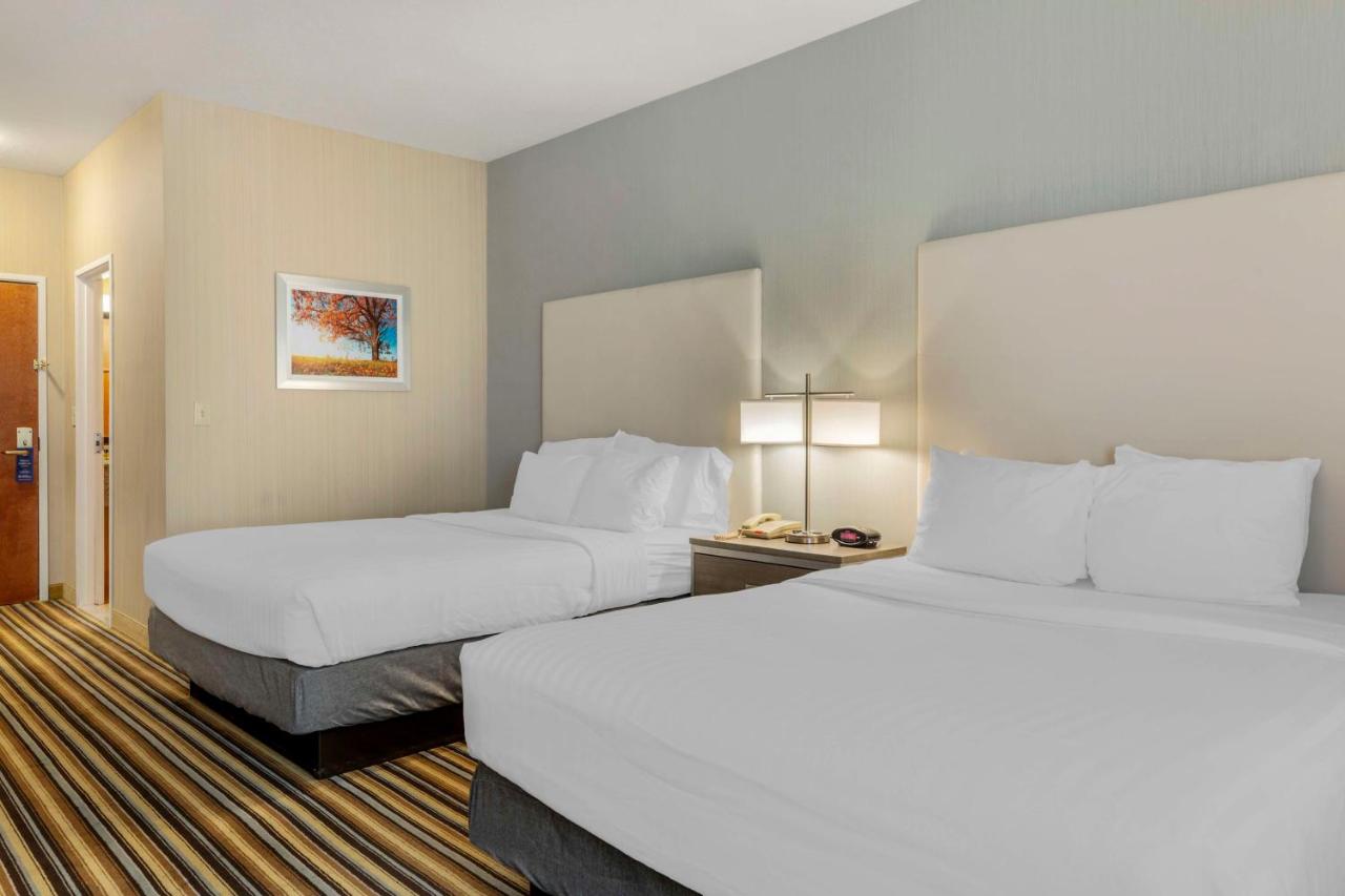 Queen Room with Two Queen Beds - Non-Smoking at Best Western Plus New England Inn & Suites