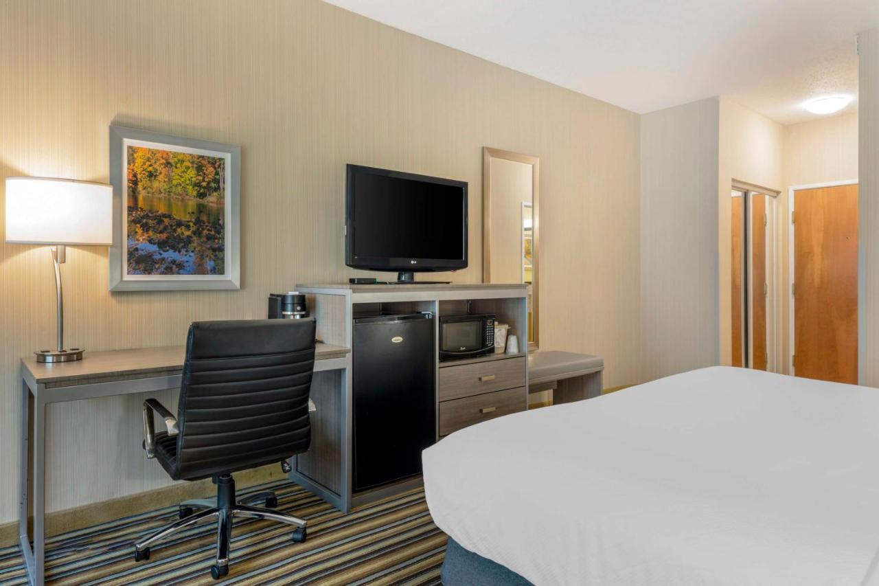 King Room - Non-Smoking at Best Western Plus New England Inn & Suites
