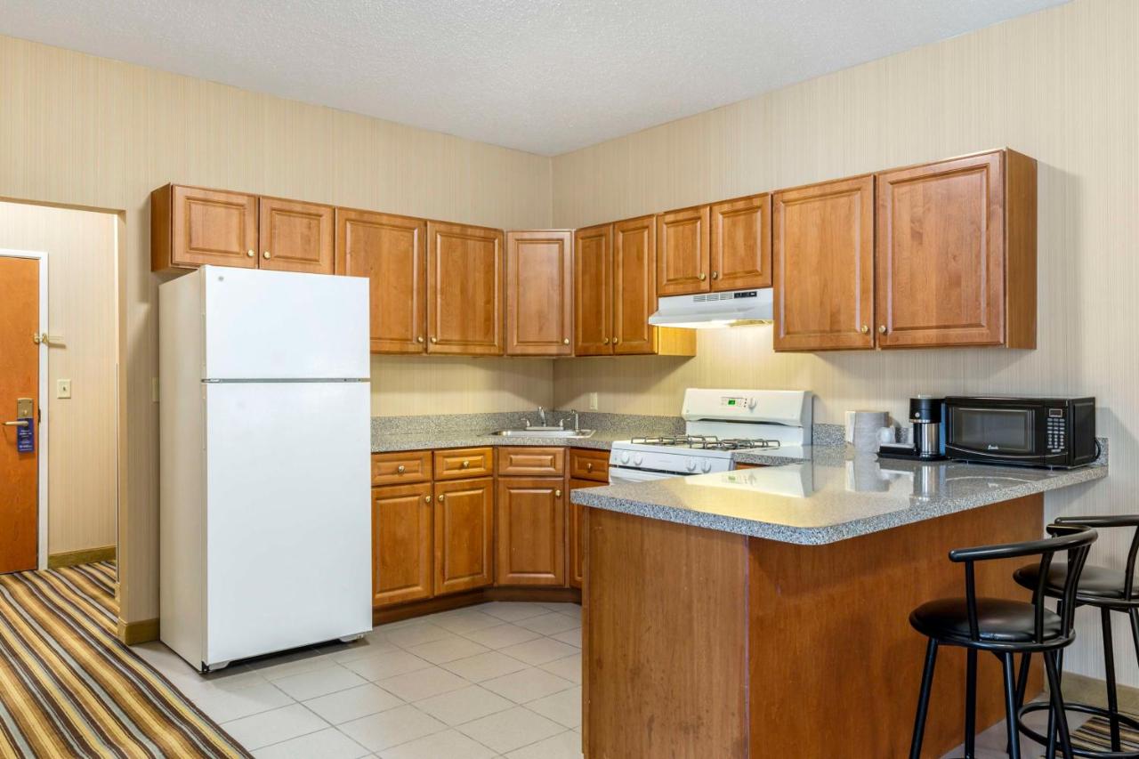 King Suite - Non-Smoking at Best Western Plus New England Inn & Suites