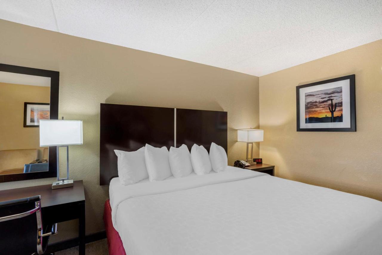 King Room with Sofa Bed at Best Western Harrisburg North Hotel
