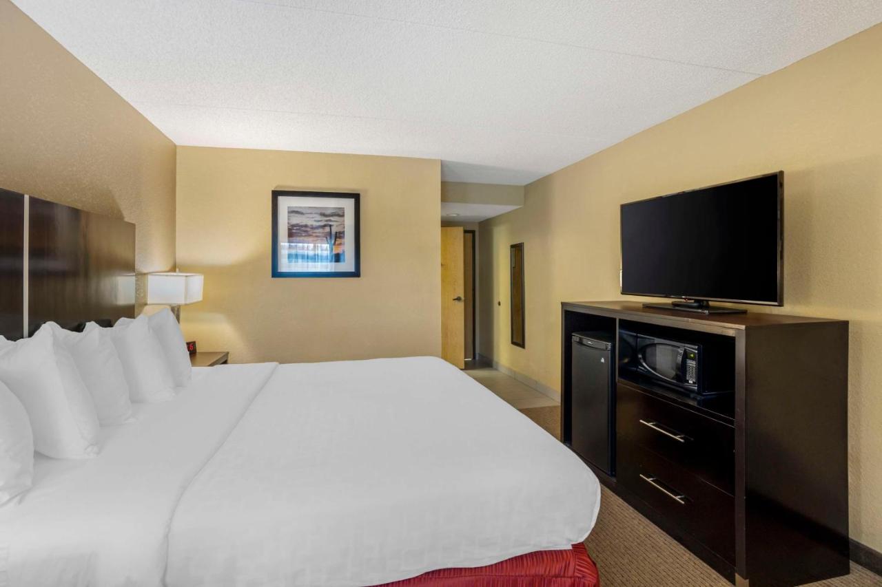 King Room with Sofa Bed at Best Western Harrisburg North Hotel