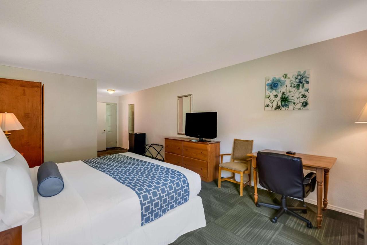 | SureStay Plus Hotel by Best Western Berkeley Springs