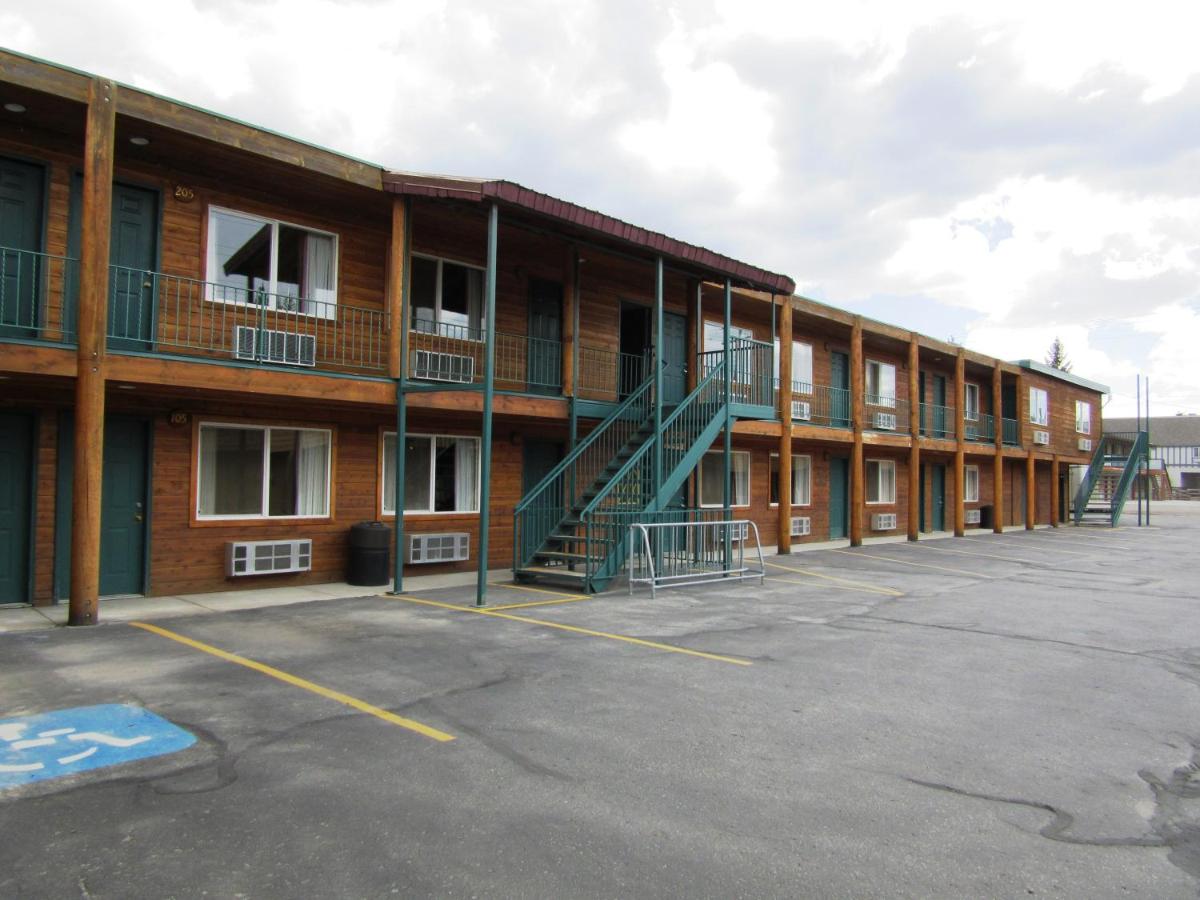  | Yellowstone Country Inn