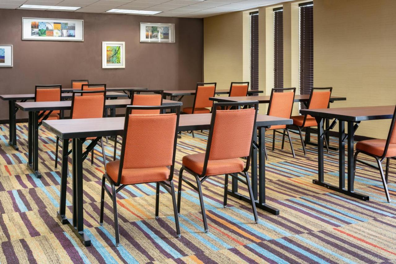 | Fairfield Inn & Suites Cincinnati North/Sharonville