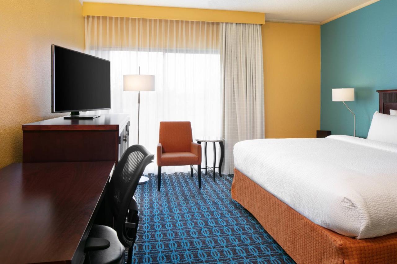 | Fairfield Inn & Suites Cincinnati North/Sharonville