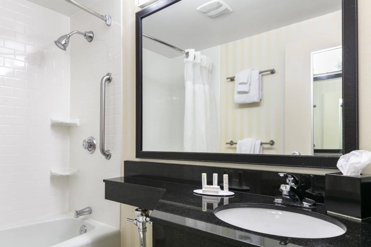 | Fairfield Inn & Suites Cincinnati North/Sharonville