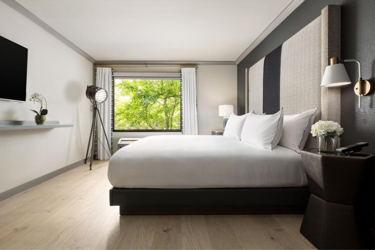Standard King Room at The Burgess Hotel, Atlanta, a Tribute Portfolio Hotel