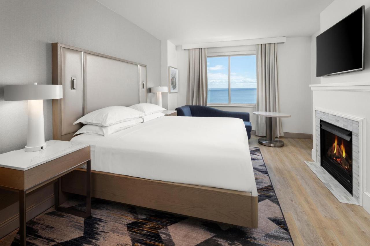 Club level, Suite, 1 King, Sofa bed, Lake view, High floor at Sheraton Duluth Hotel