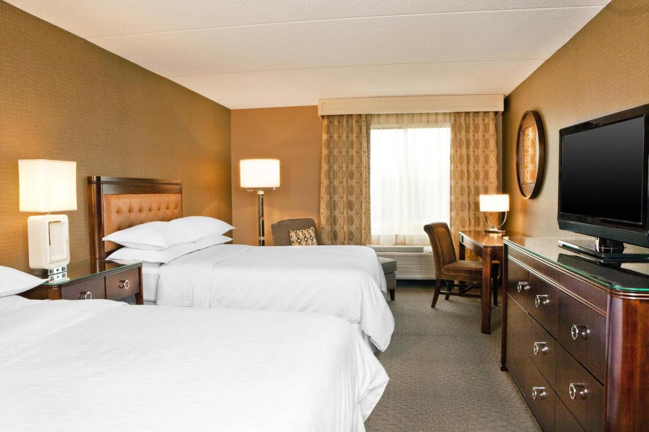 Double Room with Two Double Beds at Sheraton Great Valley Hotel