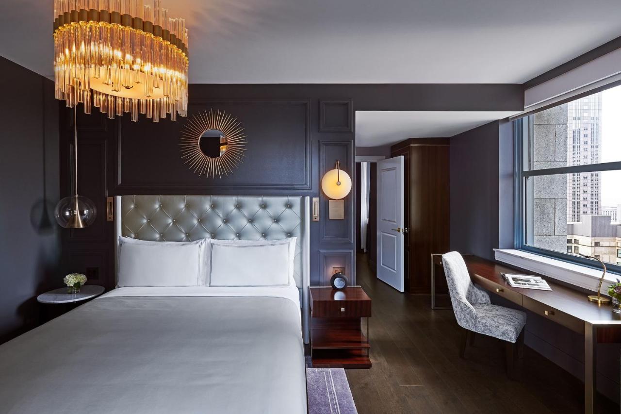 One-Bedroom Corner King Suite with Sofa Bed and City View at The LaSalle Chicago, Autograph Collection by Marriott