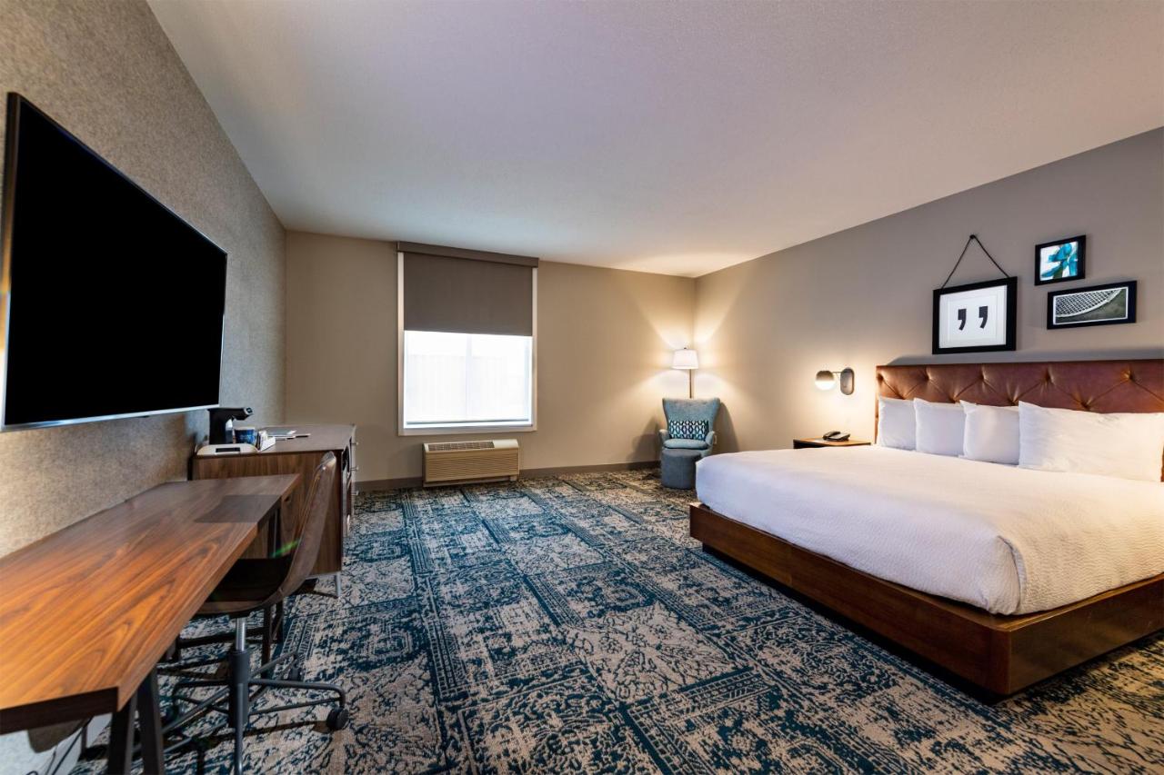 King Room at Radisson Hotel Fairview Heights - St. Louis