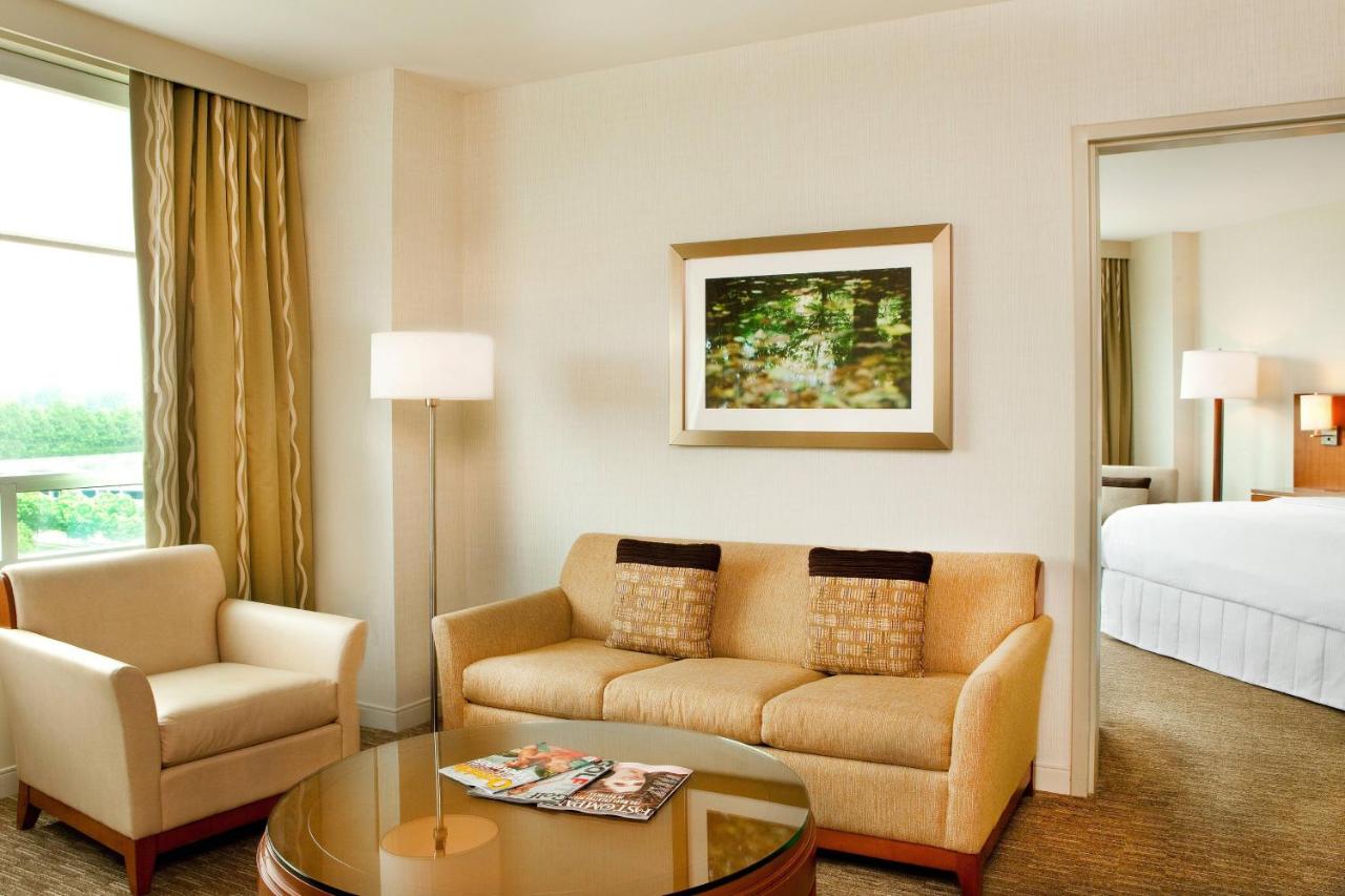 Suite, 1 King, Sofa bed, Lake view at The Westin Washington Dulles Airport