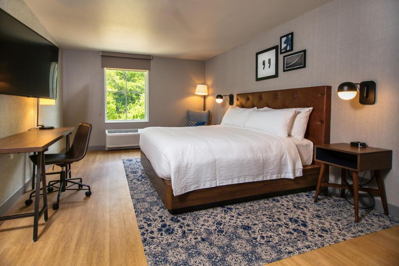 Traditional King Room at Four Points by Sheraton Deadwood