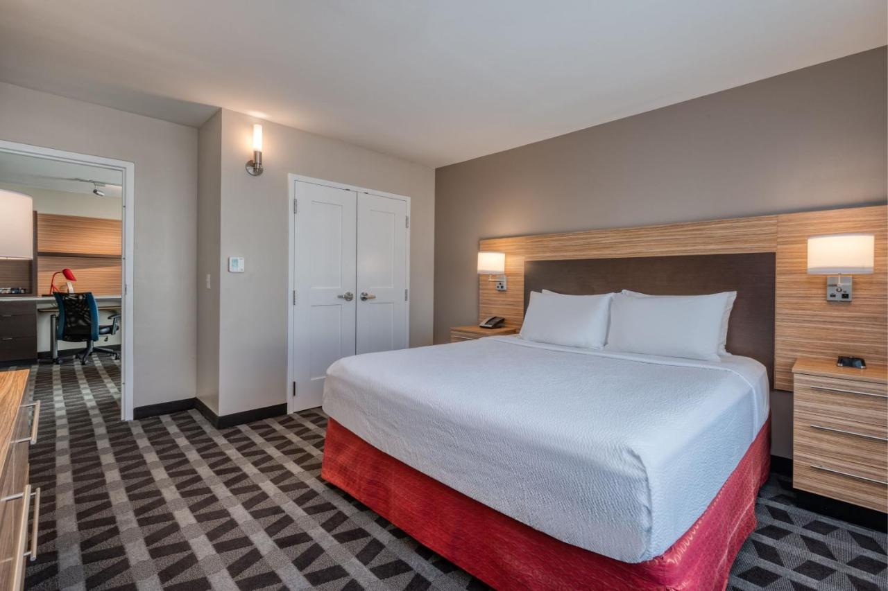 One-Bedroom King Suite with Sofa Bed at TownePlace Suites by Marriott Indianapolis Airport
