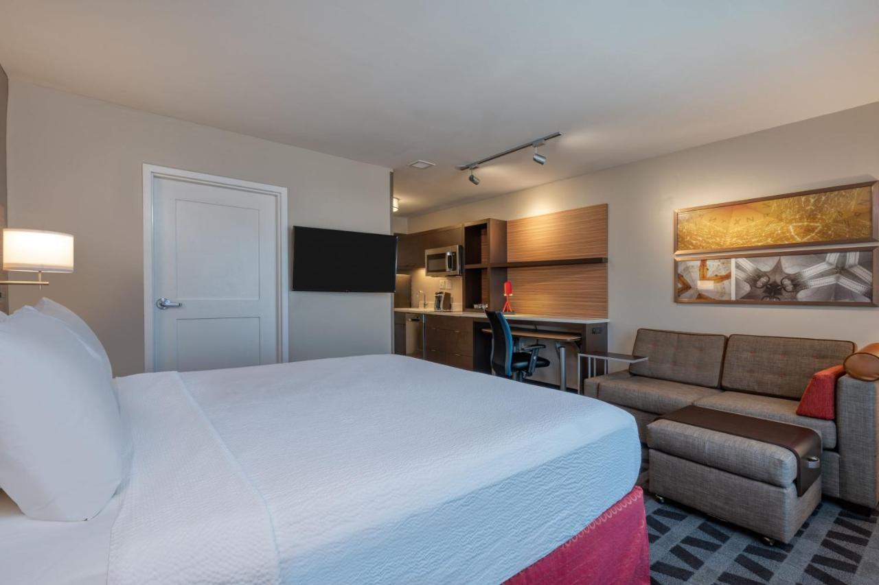 King Studio with Sofa Bed at TownePlace Suites by Marriott Indianapolis Airport