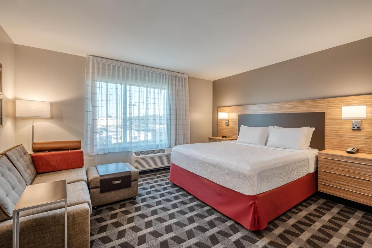 King Studio with Sofa Bed at TownePlace Suites by Marriott Indianapolis Airport