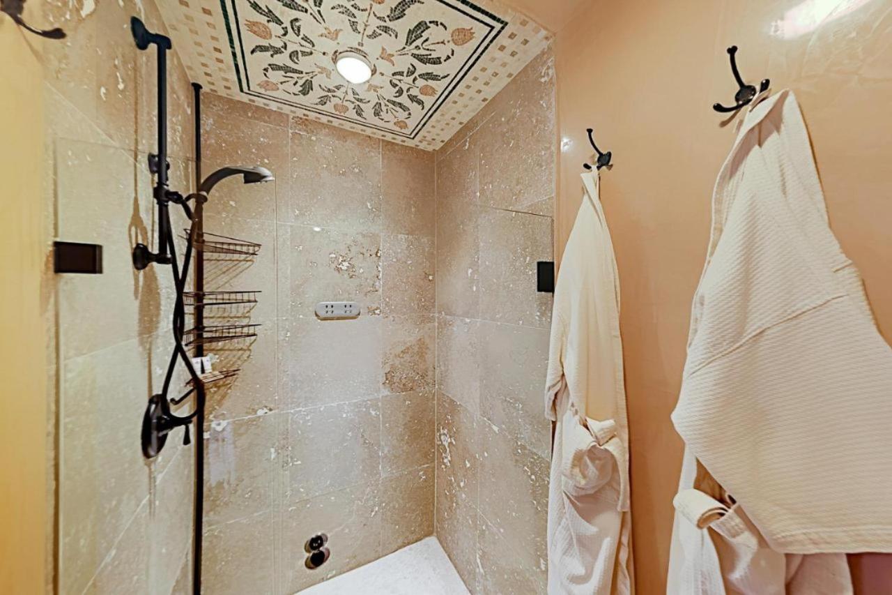 | Antigua Inn