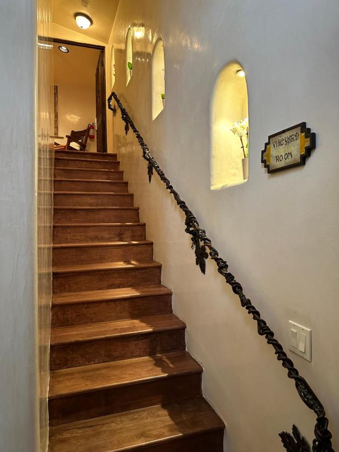 | Antigua Inn