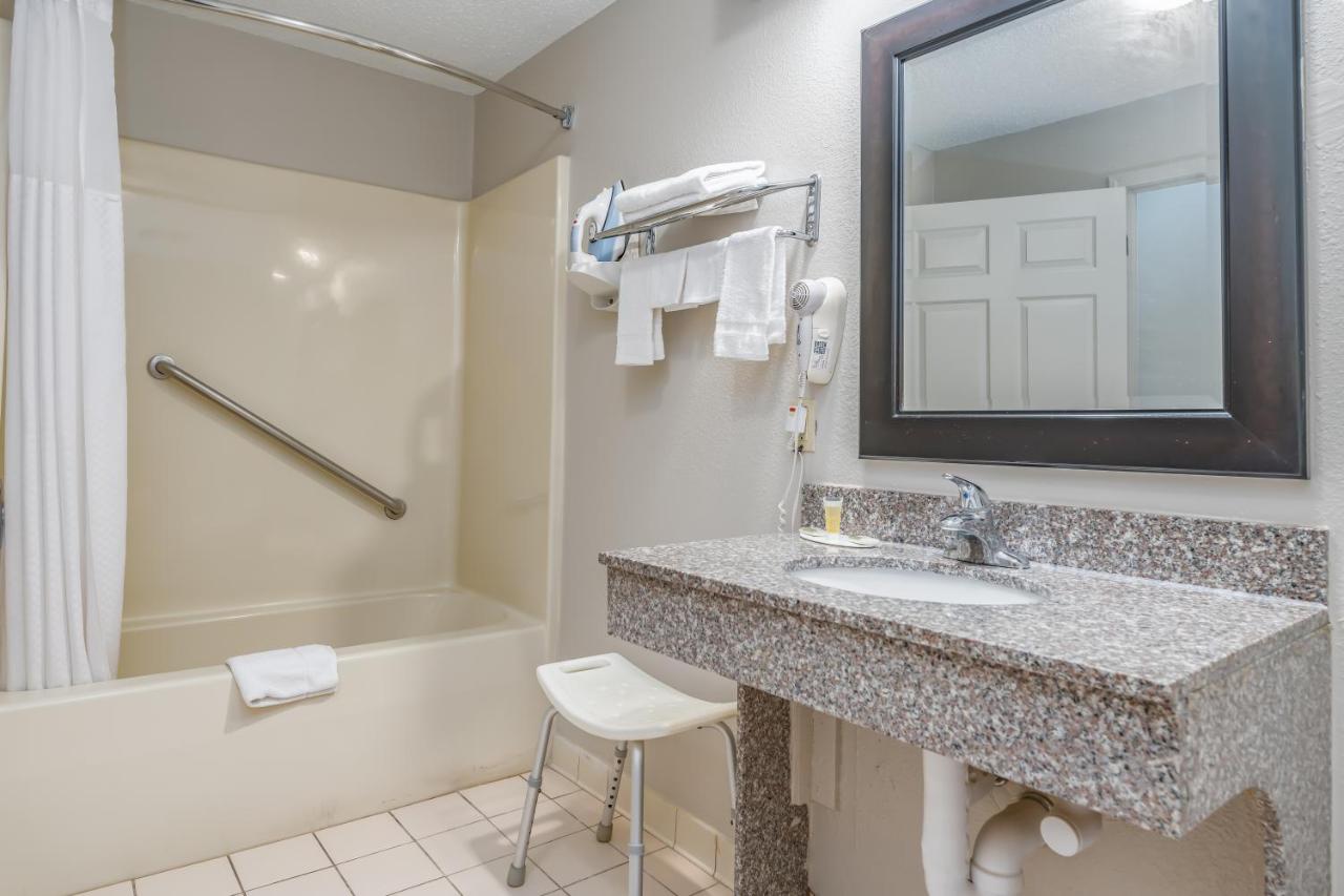 King Room - Disability Access/Non-Smoking at Days Inn by Wyndham Coliseum Montgomery AL