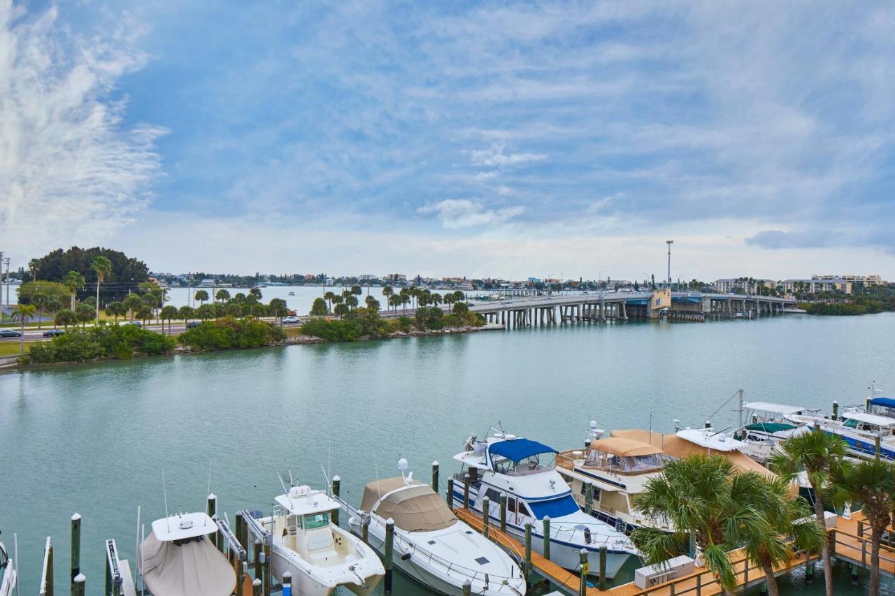 King Room with Sofa Bed and Water View at Courtyard St. Petersburg Clearwater/Madeira Beach