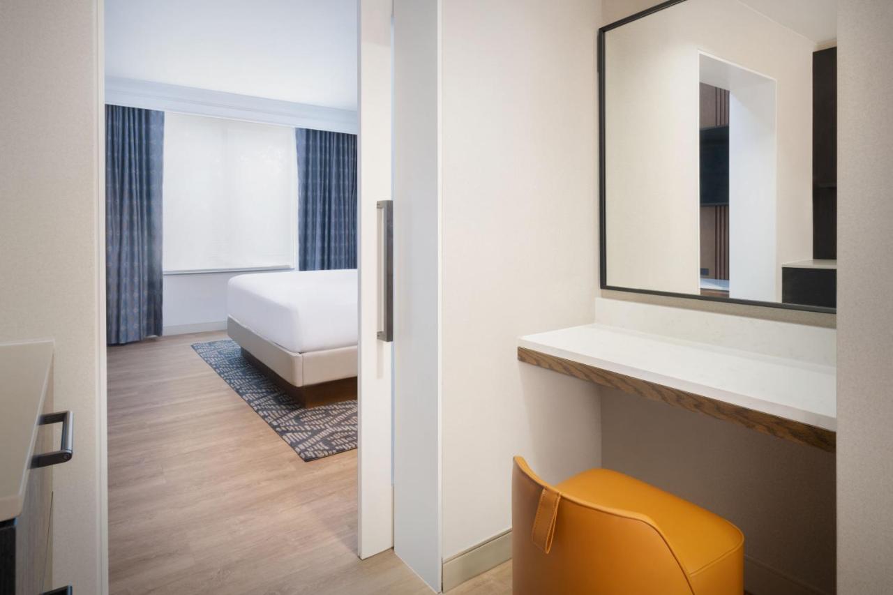 King Suite with Sofa Bed at Austin Marriott South
