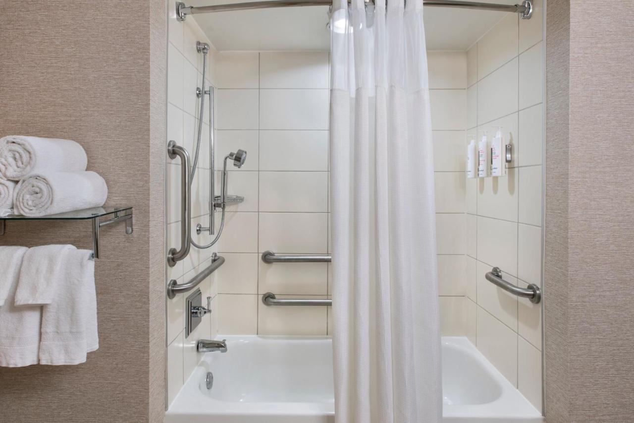 Double Room with Two Double Beds and Adapted Tub - Mobility Accessible at Philadelphia Airport Marriott