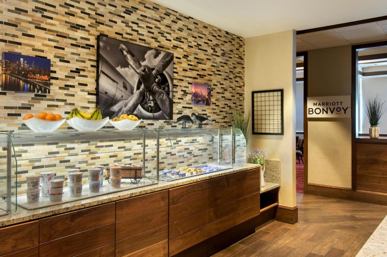 King Room - Concierge Level at Philadelphia Airport Marriott