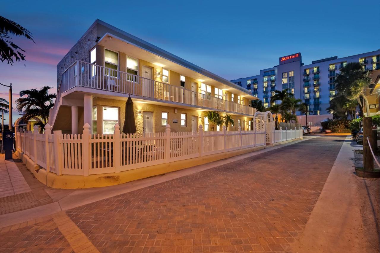 Deluxe Double Room with Shower at Laguna Blu Beach