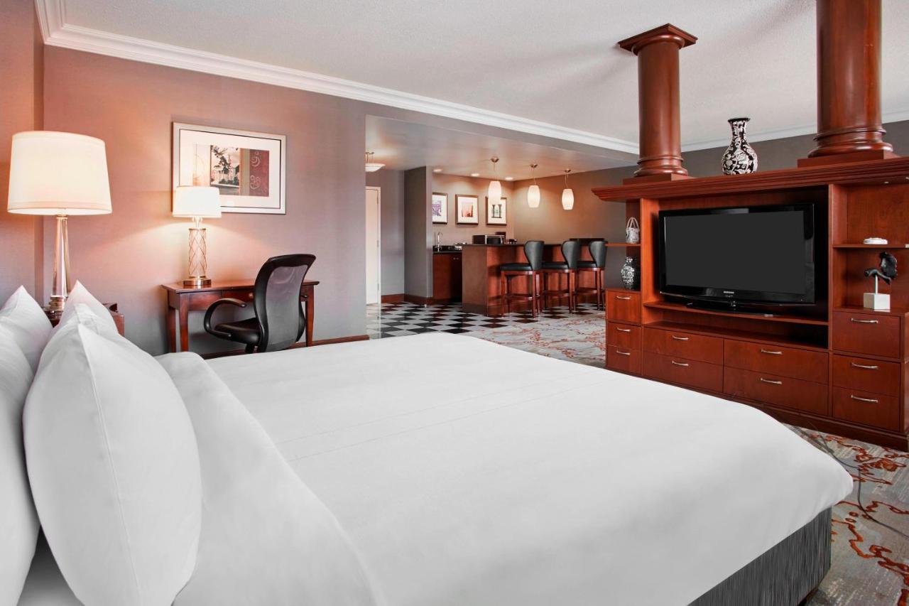 | Teaneck Marriott at Glenpointe