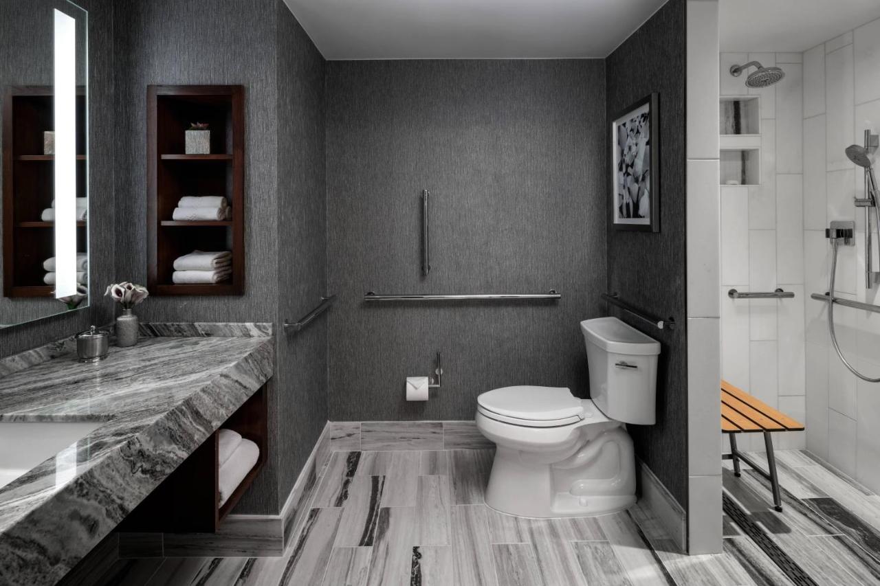 Corner, Larger Guest room, 1 King at The Ritz-Carlton, Atlanta