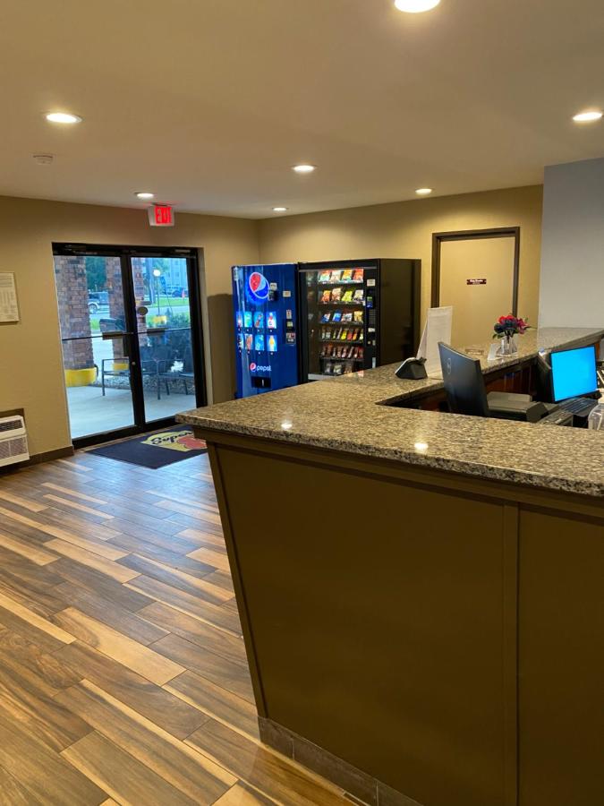 | Super 8 by Wyndham Independence
