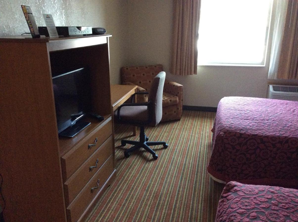 Deluxe Double Room with Two Double Beds - Non-Smoking at Days Inn by Wyndham Albion