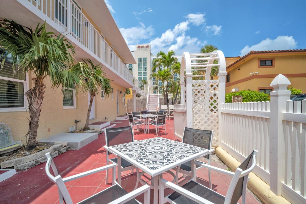 Deluxe Double Room with Shower at Laguna Blu Beach
