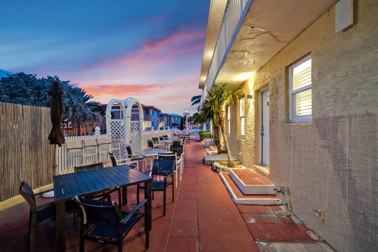 Deluxe Double Room with Shower at Laguna Blu Beach