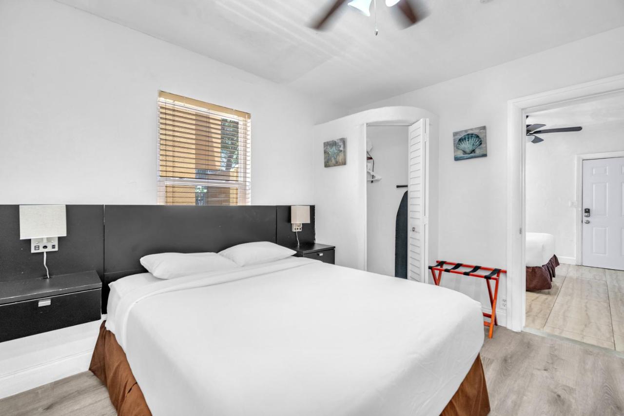 Deluxe Double Room with Shower at Laguna Blu Beach