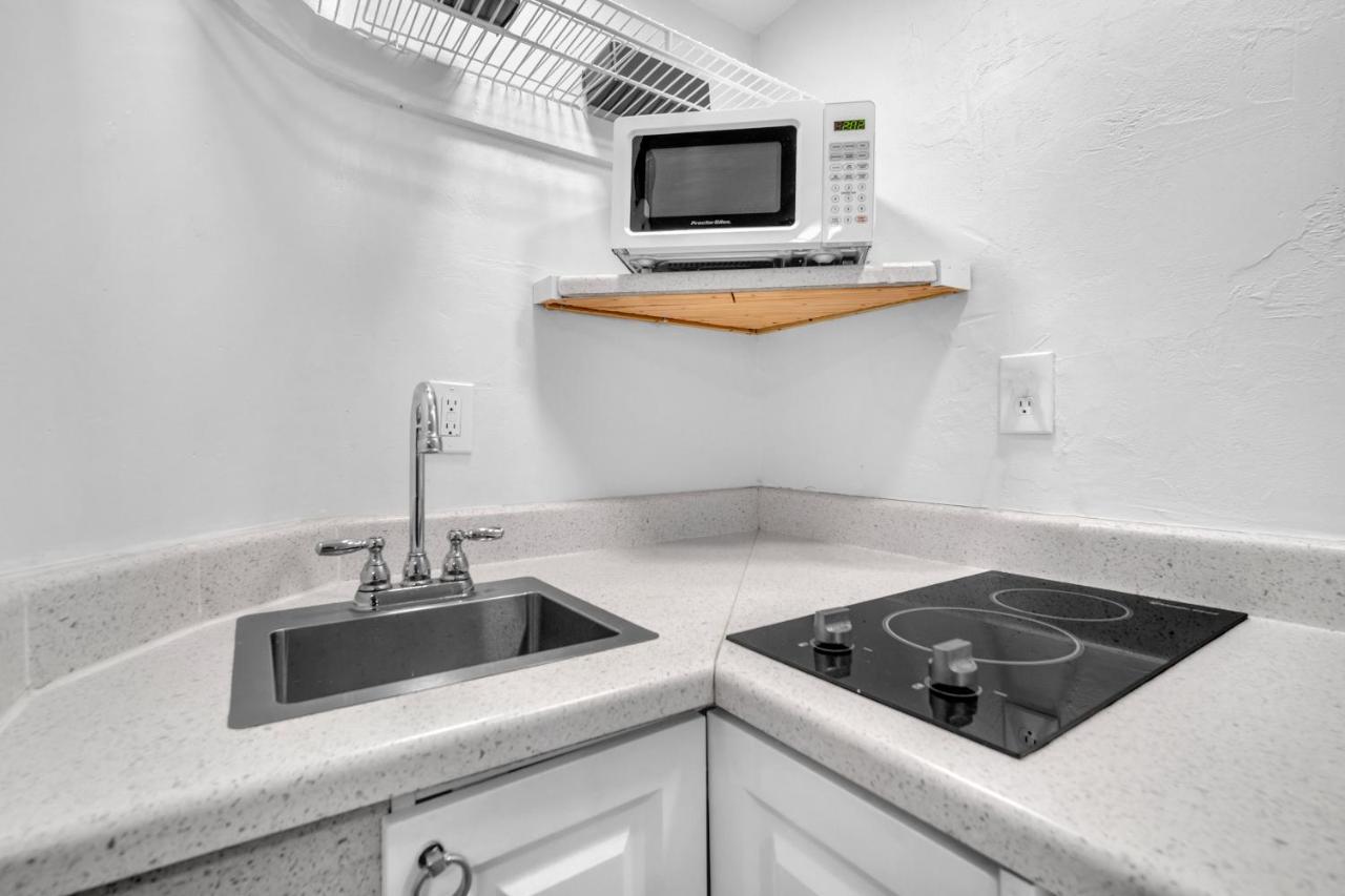 Deluxe Double Room with Shower at Laguna Blu Beach