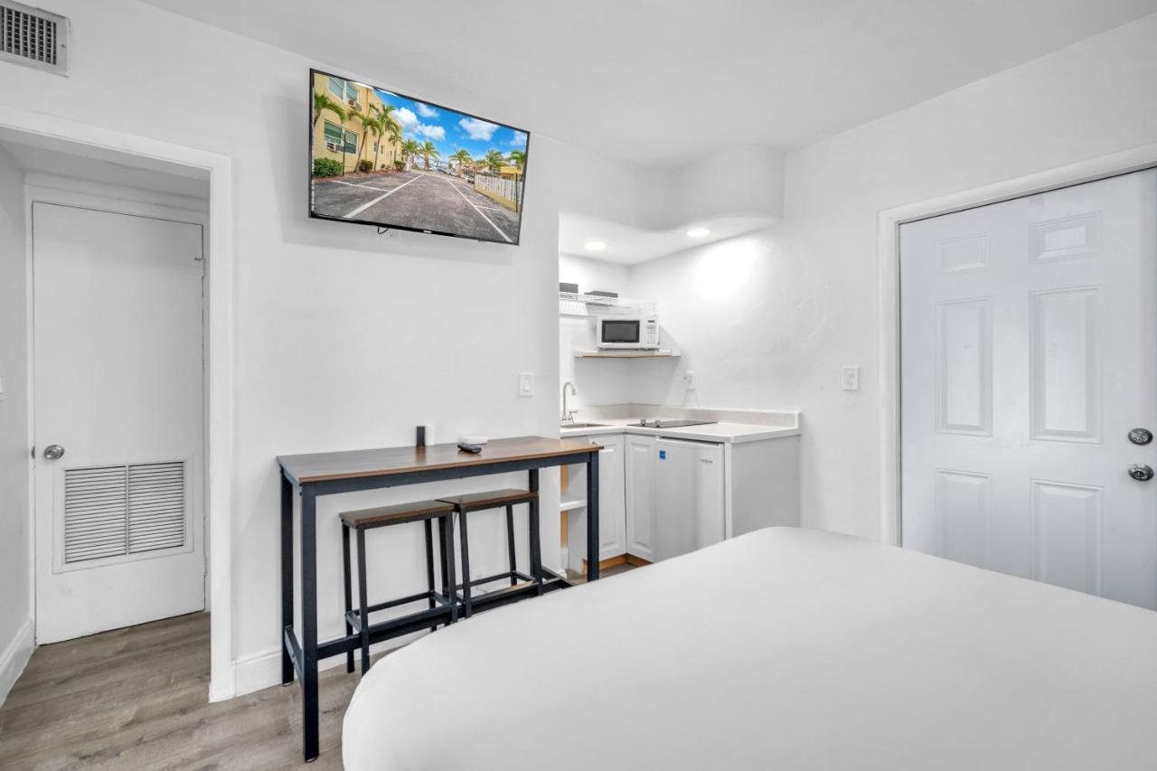 Deluxe Double Room with Shower at Laguna Blu Beach
