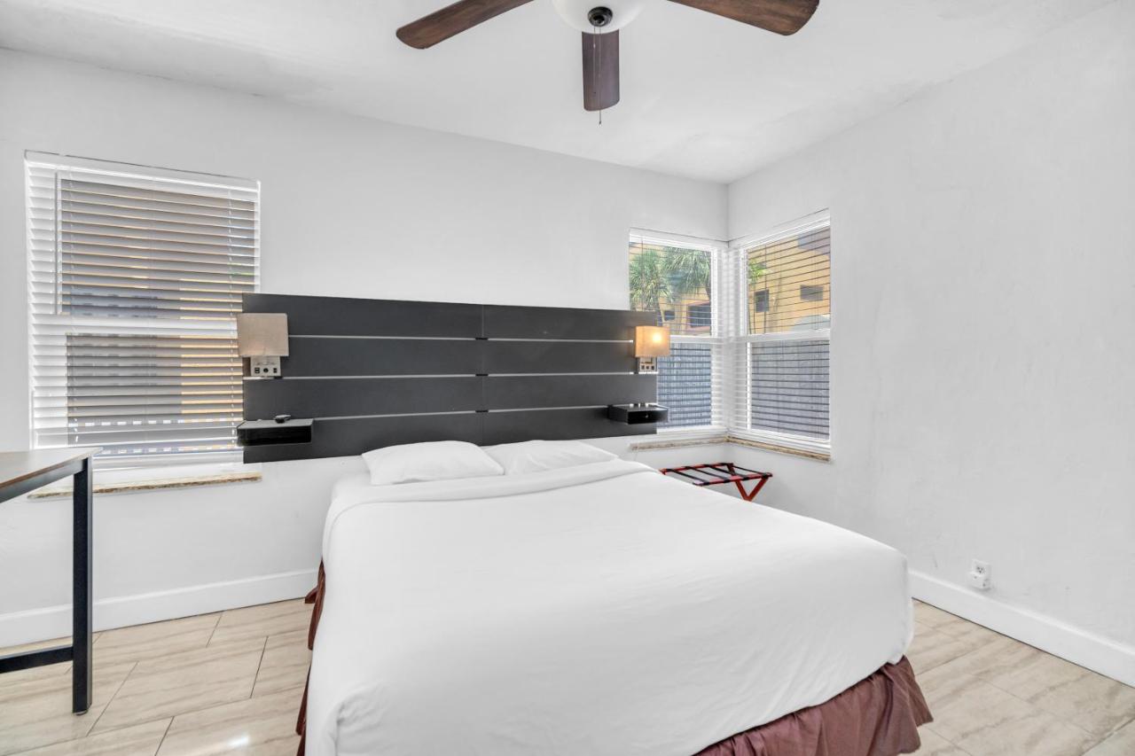 Deluxe Double Room with Shower at Laguna Blu Beach