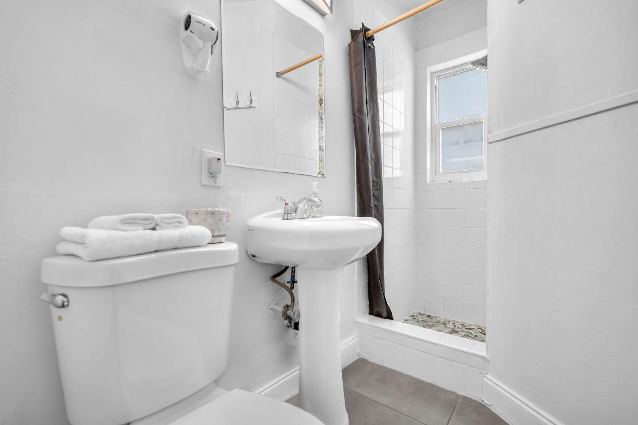 Deluxe Double Room with Shower at Laguna Blu Beach