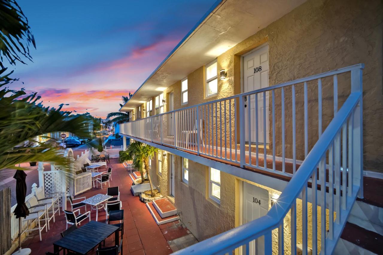 Deluxe Quadruple Room at Laguna Blu Beach