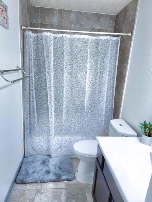  | Classy and Calm Tithonia -bedroom with private bathroom