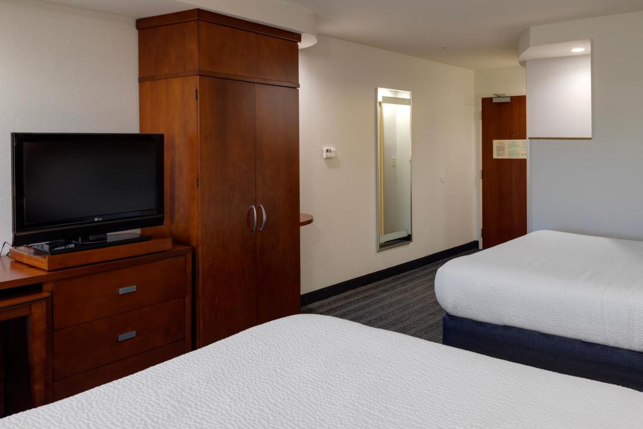 Queen Room with Two Queen Beds at Courtyard by Marriott Oklahoma City North/Quail Springs