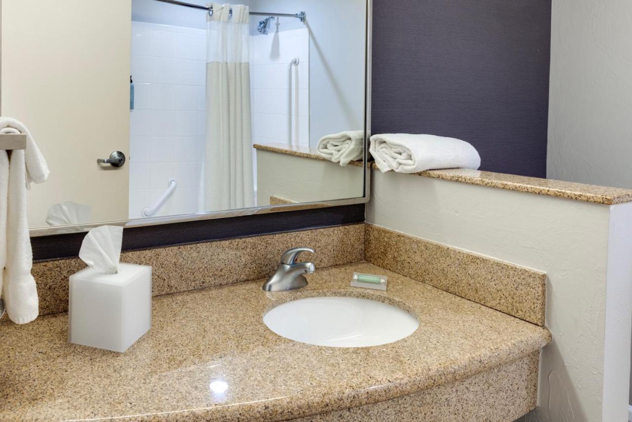 King Room with Sofa Bed at Courtyard by Marriott Oklahoma City North/Quail Springs