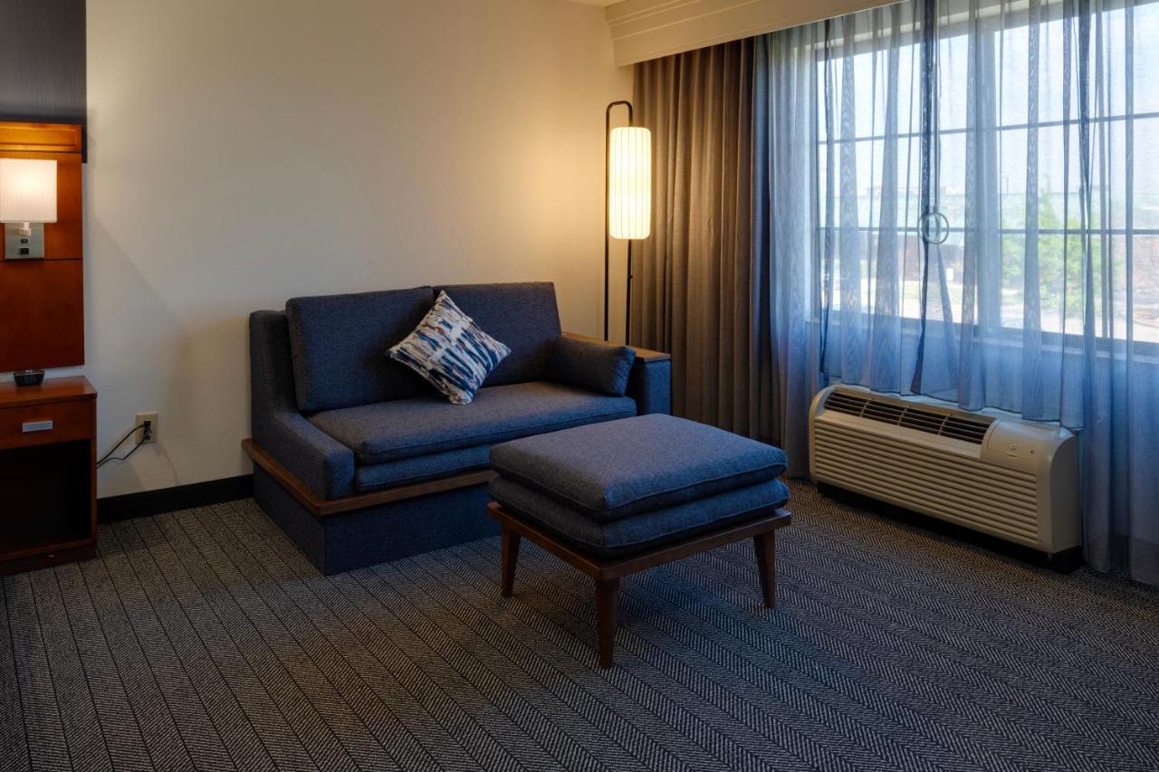 King Room with Sofa Bed at Courtyard by Marriott Oklahoma City North/Quail Springs